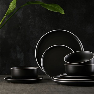 imagen de Plato Playo De 26 Cm Porcelana Sakura Filete Negro